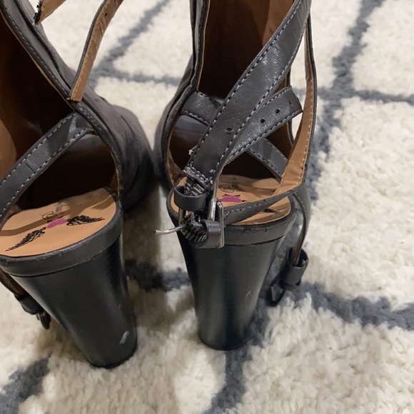 Shoes - Picture 3 of 3